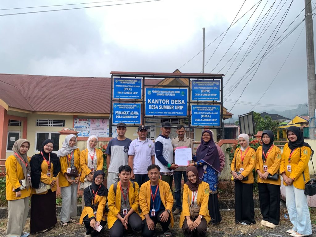 Dosen Pembimbing Lapangan Antar Mahasiswa KKN ke Lokasi Pengabdian whatsapp image 2026 07 17 at 15.11.23