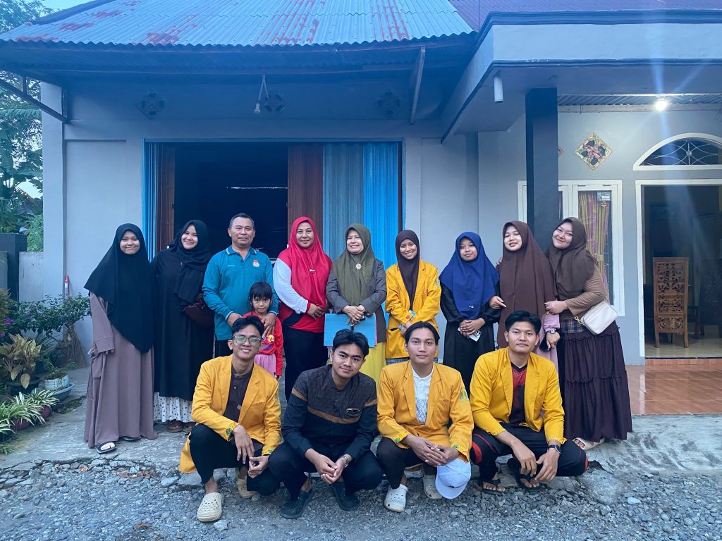 Dosen Pembimbing Lapangan Antar Mahasiswa KKN ke Lokasi Pengabdian whatsapp image 2026 07 17 at 19.25.00