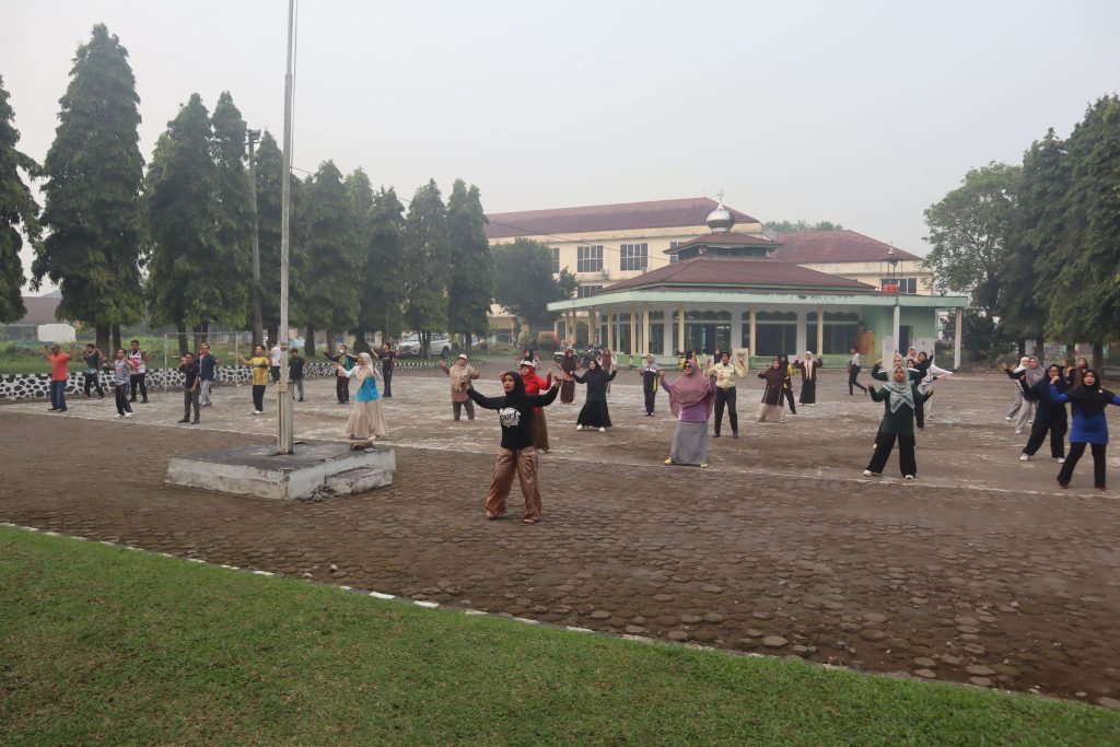 LPPM Menjadi Penanggung Jawab Senam Rutin Jumat Sehat di IAIN Curup img 6675 (1)