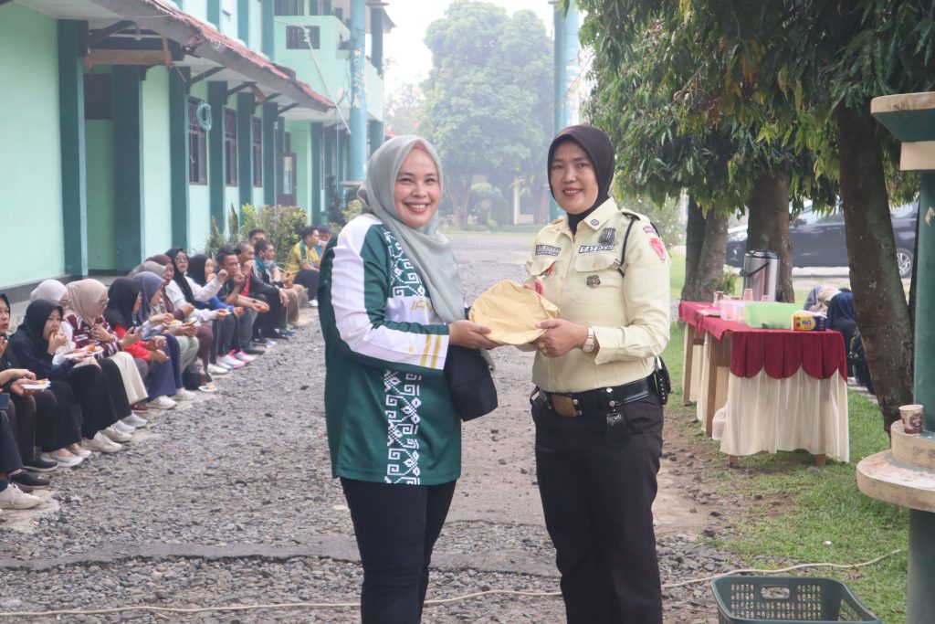 LPPM Menjadi Penanggung Jawab Senam Rutin Jumat Sehat di IAIN Curup img 6744 (1)